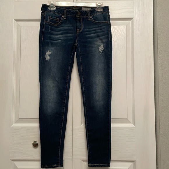 AEROPOSTALE Denim Jegging Jeans Distressed Ripped Look Size 6 Short - Picture 1 of 11